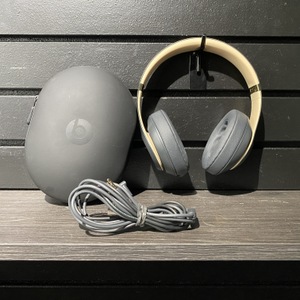 Beats Studio3 Headphones Bluetooth w/ Cord In Case 